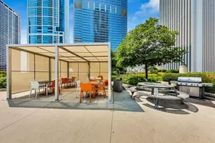 198 N Park Dr, Chicago, IL 60601 - Photo 68