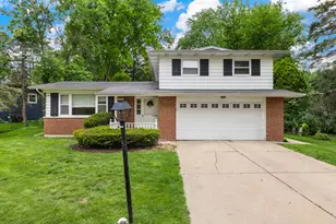 804 W Manor Ct, Glenwood, IL 60425 - Photo 2
