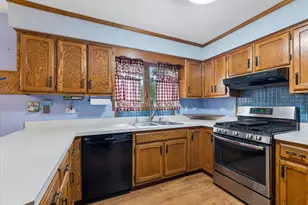 7829 Nantucket Dr, Darien, IL 60561 - Photo 8