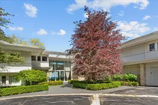 2441 Woodbridge Ln, Highland Park, IL 60035 - Photo 2