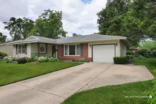 518 Oak St, Elk Grove Village, IL 60007 - Photo 2
