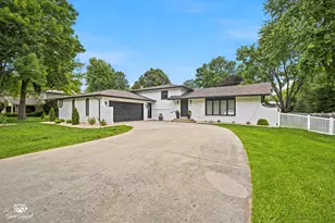 11S528 Book Rd, Naperville, IL 60564 - Photo 2
