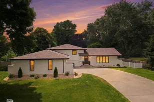 11S528 Book Rd, Naperville, IL 60564 - Photo 4