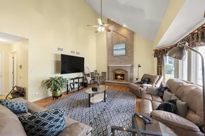 22W126 Glenrise Court, Glen Ellyn, IL 60137 - Photo 6