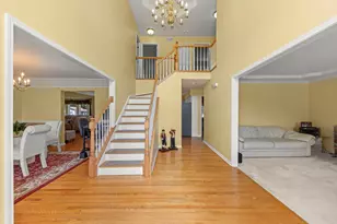 22W126 Glenrise Ct, Glen Ellyn, IL 60137 - Photo 2
