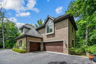 2390 Woodpath Ln, Highland Park, IL 60035 - Photo 4
