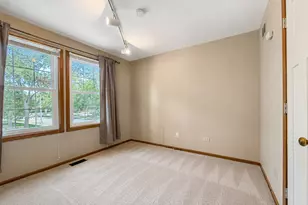 4590 Topaz Dr, Hoffman Estates, IL 60192 - Photo 12