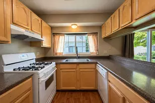 4590 Topaz Dr, Hoffman Estates, IL 60192 - Photo 8