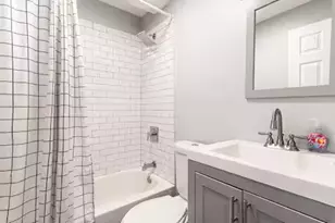 3301 N Harding Ave, Chicago, IL 60618 - Photo 8