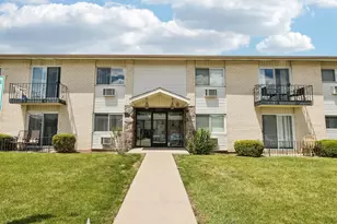 8924 Kenneth Dr, Des Plaines, IL 60016 - Photo 1