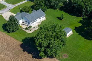 112 Pheasant Run, Chicago, IL 62898 - Photo 2