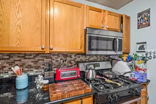924 S Lake Ct, Westmont, IL 60559 - Photo 12