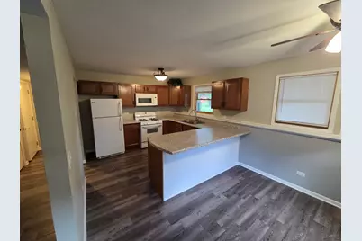 1238-1240 Thomas Drive, Woodstock, IL 60098 - Photo 6