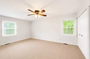 209 Briarheath Ln, Naperville, IL 60565 - Photo 10
