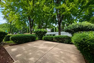 209 Briarheath Ln, Naperville, IL 60565 - Photo 16