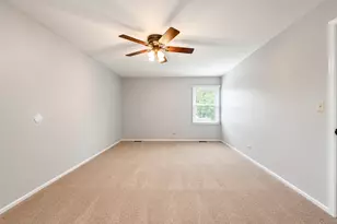 209 Briarheath Ln, Naperville, IL 60565 - Photo 12