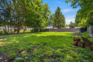 813 W Perry St, Belvidere, IL 61008 - Photo 26