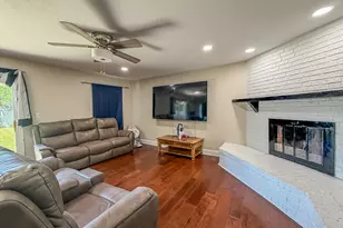 400 W Wing St, Bement, IL 61813 - Photo 8