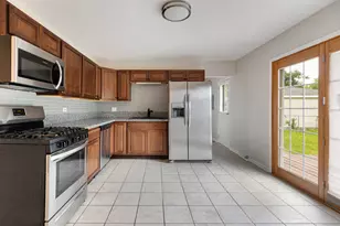110 N Oak Ln, Glenwood, IL 60425 - Photo 8