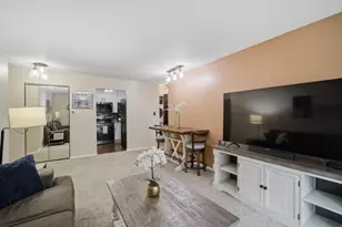 607 W Central Rd, Mount Prospect, IL 60056 - Photo 2