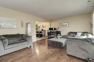 440 Wright Ct, Bolingbrook, IL 60440 - Photo 2