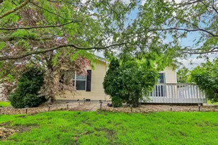 227 Rodeo Dr, Grayslake, IL 60030 - Photo 2