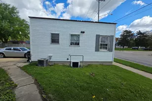 333 N 7th St, Dekalb, IL 60115 - Photo 10
