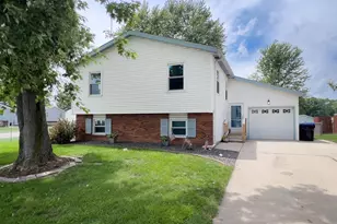 1402 N Hershey Rd, Bloomington, IL 61704 - Photo 4