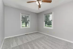 1402 N Hershey Rd, Bloomington, IL 61704 - Photo 18