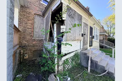 10537 S Corliss Avenue, Chicago, IL 60628 - Photo 2