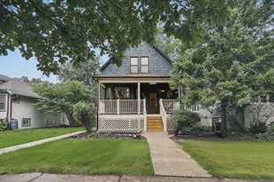 819 Mapleton Ave, Oak Park, IL 60302 - Photo 2