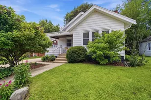 405 Kreitzer Ave, Bloomington, IL 61701 - Photo 2