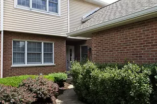 8575 Sandalwood Dr, Darien, IL 60561 - Photo 2