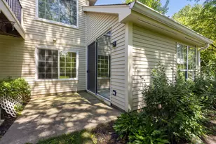 30W022 Juniper Ct, Warrenville, IL 60555 - Photo 2