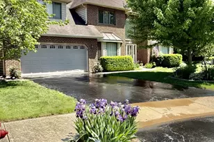 156 Elizabeth Ct, Wood Dale, IL 60191 - Photo 2