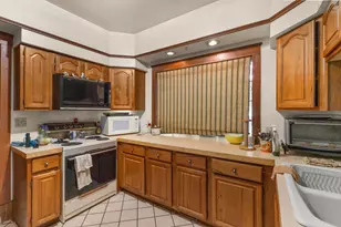 424 S 7th St, Dekalb, IL 60115 - Photo 8