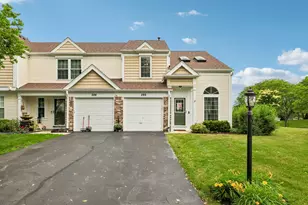 286 Chrisman Dr, Streamwood, IL 60107 - Photo 1