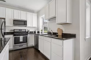3042 W Diversey Ave, Chicago, IL 60647 - Photo 8