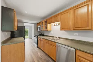 2674 Waterford Ct, Aurora, IL 60502 - Photo 8