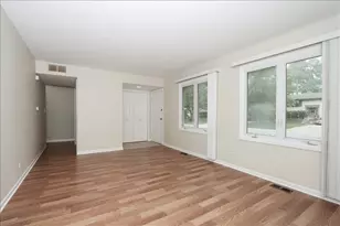 1475 Rosedale Ln, Hoffman Estates, IL 60169 - Photo 4