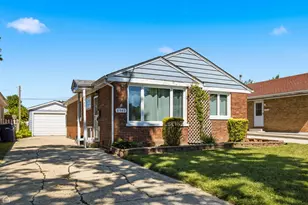 8940 S Utica Ave, Evergreen Park, IL 60805 - Photo 2