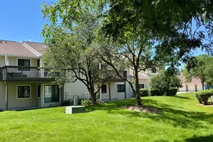 1036 N Pine Tree Circle, Buffalo Grove, IL 60089 - Photo 4