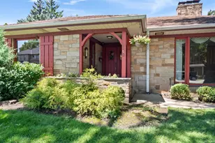 6650 N Lightfoot Ave, Chicago, IL 60646 - Photo 2