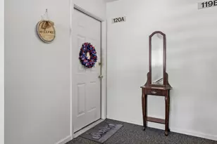 40 W Fern Ct, Palatine, IL 60067 - Photo 2