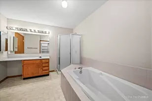 917 Golf Course Rd, Crystal Lake, IL 60014 - Photo 16