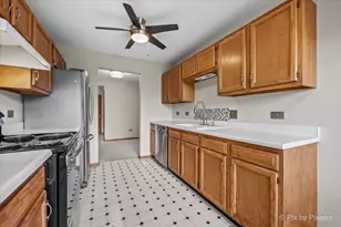 917 Golf Course Rd, Crystal Lake, IL 60014 - Photo 8