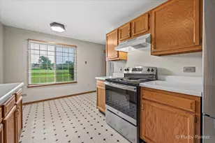 917 Golf Course Rd, Crystal Lake, IL 60014 - Photo 6