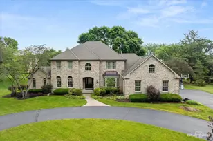 2 Buckingham Dr, Sugar Grove, IL 60554 - Photo 2