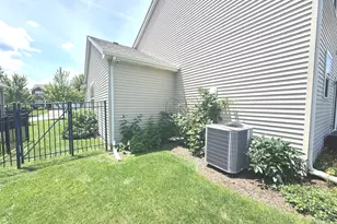 327 Shelbourne Rd, Volo, IL 60073 - Photo 32