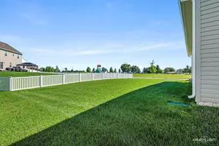 901 S Wind Dr, Sandwich, IL 60548 - Photo 22